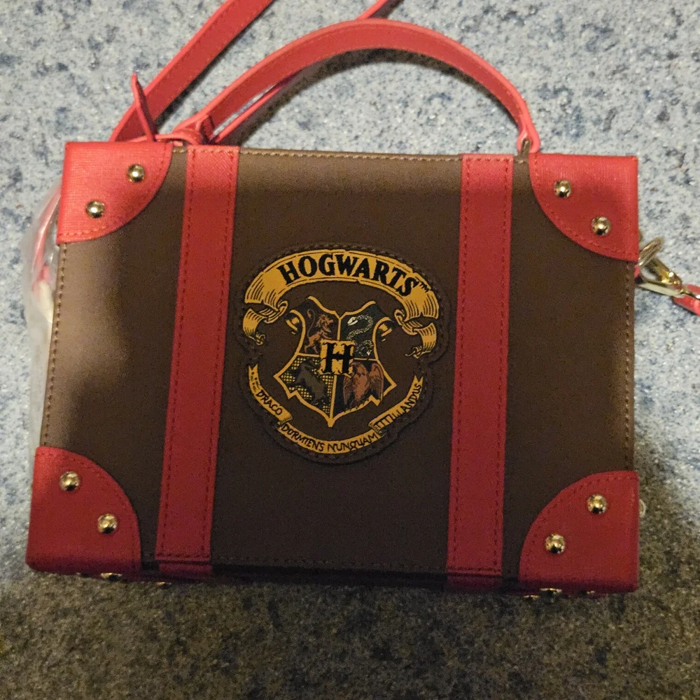 Loungefly Brown and Red Hogwarts Crossbody Bag - Picture 2 of 7